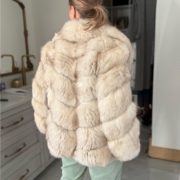 Luxurious Cream Fur Jacket - Picture 7 of 15